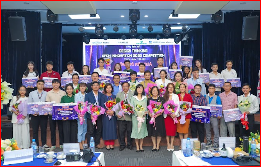 Ban Gi&amp;aacute;m khảo c&amp;ugrave;ng c&amp;aacute;c cố vấn (mentor) của Cuộc thi v&amp;agrave; những đội, nh&amp;oacute;m c&amp;oacute; dự &amp;aacute;n v&amp;agrave;o v&amp;ograve;ng Chung kết Cuộc thi