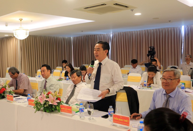 Đại biểu tham dự hội thảo ph&amp;aacute;t biểu &amp;yacute; kiến.