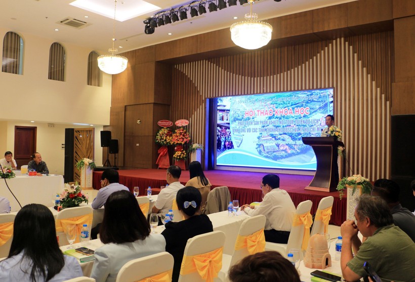 &amp;Ocirc;ng Lữ Quang Ngời, Chủ tịch UBND tỉnh Vĩnh Long ph&amp;aacute;t biểu tại hội thảo.