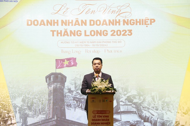 &amp;Ocirc;ng Mạc Quốc Anh ph&amp;aacute;t biểu tại buổi họp b&amp;aacute;o.