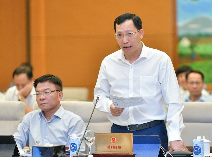Thứ trưởng C&amp;ocirc;ng an L&amp;ecirc; Văn Tuyến ph&amp;aacute;t biểu s&amp;aacute;ng 13/9. Ảnh: Media Quốc hội