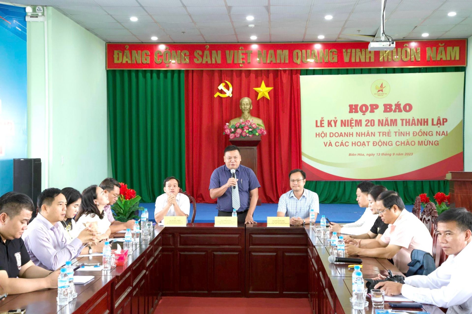 &amp;Ocirc;ng L&amp;ecirc; Bạch Long, Ủy vi&amp;ecirc;n Đo&amp;agrave;n Chủ tịch Hội doanh nh&amp;acirc;n trẻ Việt Nam, Chủ tịch Hội doanh nh&amp;acirc;n trẻ Đồng Nai