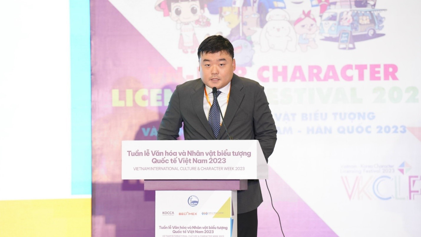 &amp;Ocirc;ng Choi Seung Jin &amp;ndash; Gi&amp;aacute;m đốc Trung t&amp;acirc;m Văn h&amp;oacute;a H&amp;agrave;n Quốc tại Việt Nam, ph&amp;aacute;t biểu tại buổi Lễ khai mạc Tuần Lễ Văn Ho&amp;aacute; &amp;amp; Nh&amp;acirc;n Vật Biểu Tượng Quốc Tế Việt Nam 2023