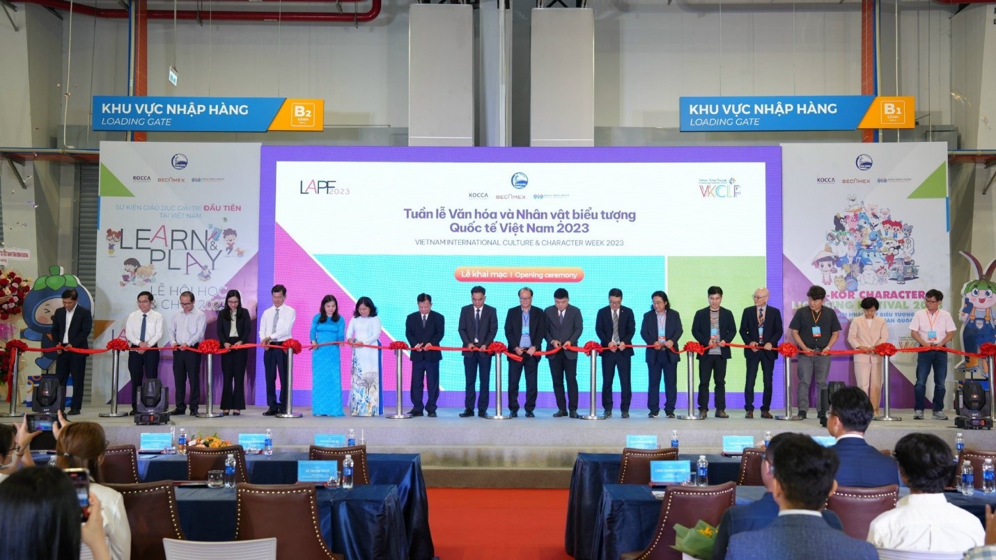 Lễ cắt bang khai mạc Tuần lễ Văn h&amp;oacute;a &amp;amp;Nh&amp;acirc;n vật biểu tượng Quốc tế Việt Nam 2023