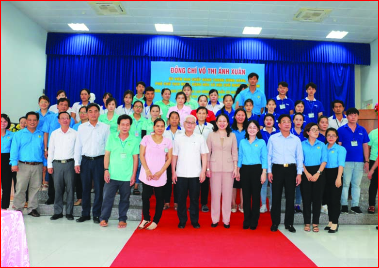 C&amp;ugrave;ng sự nỗ lực vượt qua mọi kh&amp;oacute; khăn, với tinh thần tr&amp;aacute;ch nhiệm, t&amp;acirc;m huyết, đo&amp;agrave;n kết, s&amp;aacute;ng tạo của đội ngũ c&amp;aacute;n bộ c&amp;ocirc;ng đo&amp;agrave;n v&amp;agrave; mỗi đo&amp;agrave;n vi&amp;ecirc;n, người lao động