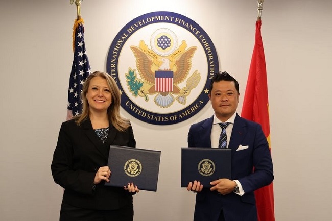 Đại diện SeABank v&amp;agrave; DFC k&amp;yacute; kết bi&amp;ecirc;n bản ghi nhớ khoản giải ng&amp;acirc;n đầu ti&amp;ecirc;n của khoản vay trị gi&amp;aacute; 200 triệu USD tại Washington (Mỹ) th&amp;aacute;ng 1/2023