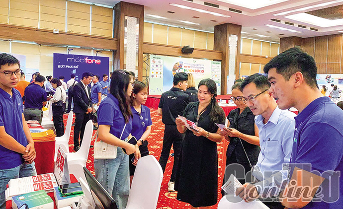 Nhiều hội nghị, hội thảo cấp v&amp;ugrave;ng được tổ chức tại Cần Thơ. Trong ảnh: Ng&amp;agrave;y hội Chuyển đổi số du lịch TP Hồ Ch&amp;iacute; Minh v&amp;agrave; 13 tỉnh, th&amp;agrave;nh &amp;ETH;BSCL tại kh&amp;aacute;ch sạn Mường Thanh Cần Thơ.