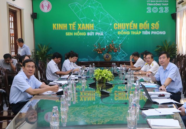 Quang cảnh buổi l&amp;agrave;m việc