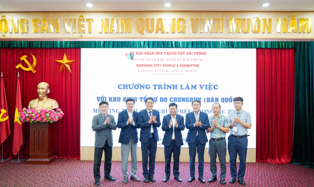 L&amp;atilde;nh đạo Ban Quản l&amp;yacute; Khu kinh tế Hải Ph&amp;ograve;ng v&amp;agrave; Khu kinh tế tự do Chungbuk tại cuộc l&amp;agrave;m việc.