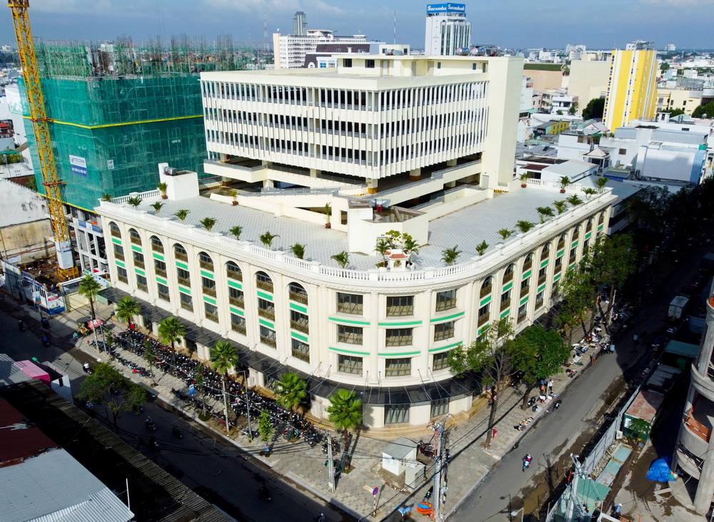 B&amp;atilde;i đậu xe cao 9 tầng v&amp;agrave; c&amp;oacute; nhiều dịch vụ tiện t&amp;iacute;ch đi k&amp;egrave;m