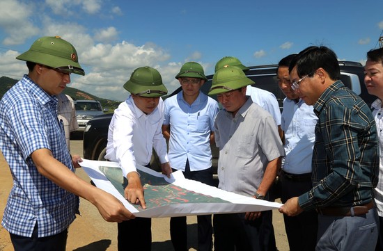 Chủ tịch UBND tỉnh B&amp;ugrave;i Văn Quang kiểm tra tiến độ dự &amp;aacute;n đường giao th&amp;ocirc;ng Thanh Sơn - Thanh Thủy