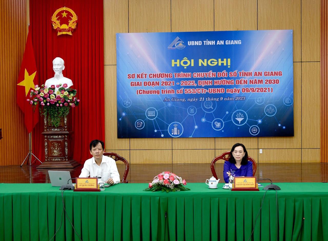 L&amp;atilde;nh đạo chủ tr&amp;igrave; hội nghị