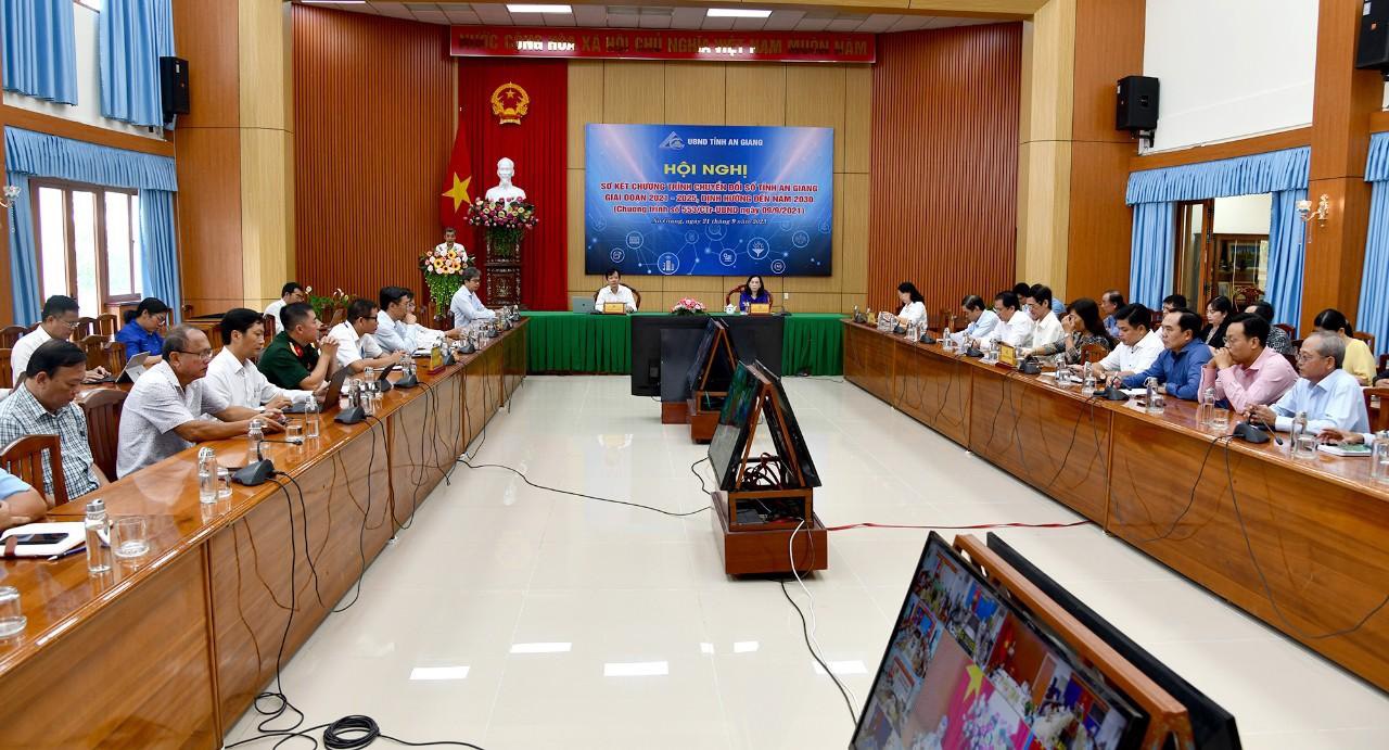 Quang cảnh hội nghị
