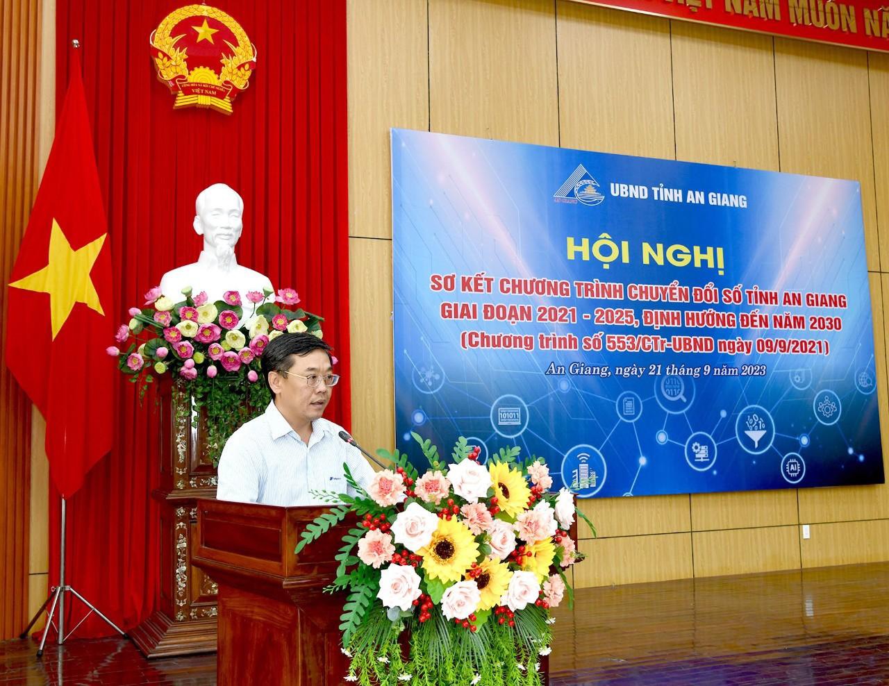 Gi&amp;aacute;m đốc VNPT An Giang Trần Th&amp;aacute;i Tuy&amp;ecirc;n ph&amp;aacute;t biểu về Giải ph&amp;aacute;p triển khai nền tảng c&amp;ocirc;ng d&amp;acirc;n điện tử duy nhất d&amp;ugrave;ng chung tỉnh An Giang