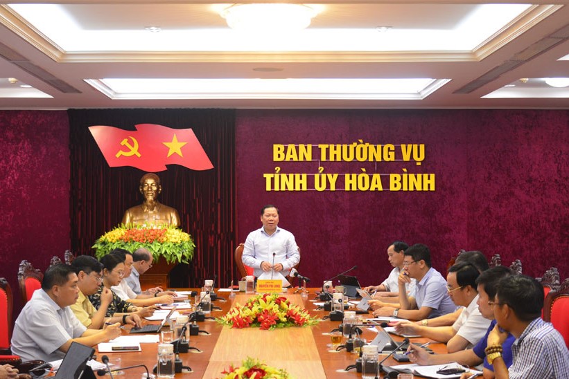 B&amp;iacute; thư Tỉnh ủy H&amp;ograve;a B&amp;igrave;nh Nguyễn Phi Long ph&amp;aacute;t biểu kết luận cuộc họp.