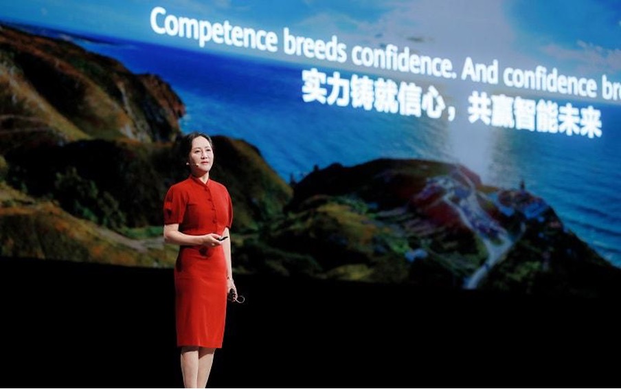 B&amp;agrave; Mạnh V&amp;atilde;n Chu - Ph&amp;oacute; Chủ tịch HĐQT, Chủ tịch Lu&amp;acirc;n phi&amp;ecirc;n ki&amp;ecirc;m Gi&amp;aacute;m đốc T&amp;agrave;i ch&amp;iacute;nh của Huawei ph&amp;aacute;t biểu tại Huawei Connect 2023.