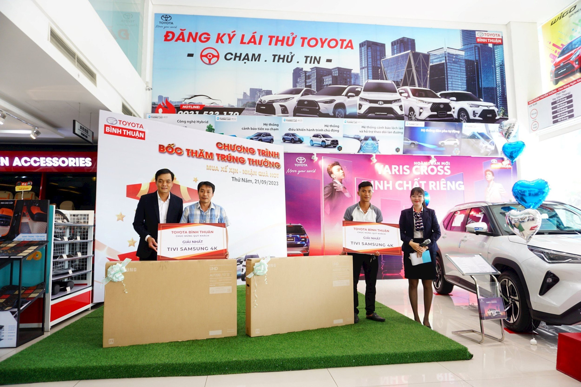 Toyota B&amp;igrave;nh Thuận ra mắt Yaris Cross 2023  v&amp;agrave; tri &amp;acirc;n kh&amp;aacute;ch h&amp;agrave;ng