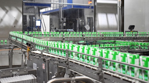 Hệ thống nh&amp;agrave; m&amp;aacute;y của Vinamilk kh&amp;ocirc;ng ngừng được đầu tư, mở rộng theo c&amp;aacute;c ti&amp;ecirc;u chuẩn cao nhất của quốc tế để kịp đ&amp;aacute;p ứng tốc độ tăng trưởng kinh doanh của c&amp;ocirc;ng ty