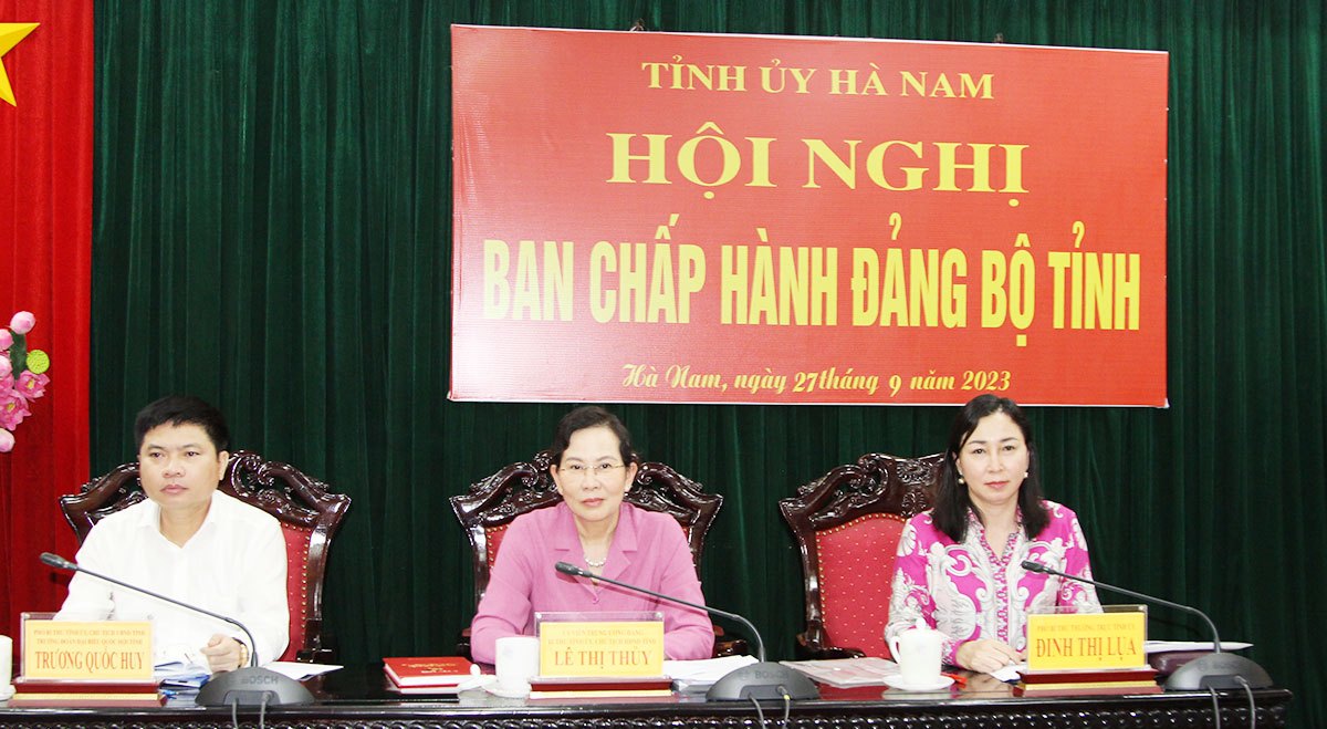 C&amp;aacute;c đồng ch&amp;iacute; Thường trực Tỉnh ủy H&amp;agrave; Nam chủ tr&amp;igrave; hội nghị