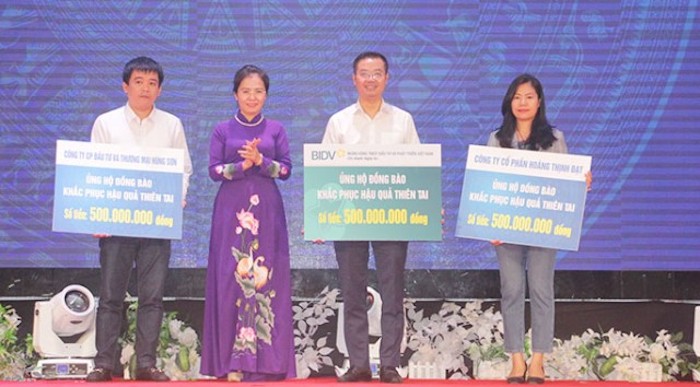 Tại Chương tr&amp;igrave;nh gặp mặt v&amp;agrave; t&amp;ocirc;n vinh năm 2022, c&amp;aacute;c doanh nghiệp, doanh nh&amp;acirc;n đ&amp;atilde; ủng hộ 1,5 tỷ đồng cho người d&amp;acirc;n bị lũ lụt, thi&amp;ecirc;n tai tr&amp;ecirc;n địa b&amp;agrave;n tỉnh