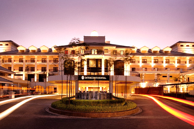 Kh&amp;aacute;ch sạn InterContinental Hanoi Westlake l&amp;agrave; sự kết hợp ho&amp;agrave;n hảo giữa khung cảnh thi&amp;ecirc;n nhi&amp;ecirc;n, thiết kế tinh tế v&amp;agrave; n&amp;eacute;t văn h&amp;oacute;a dịch vụ truyền thống của người Việt.