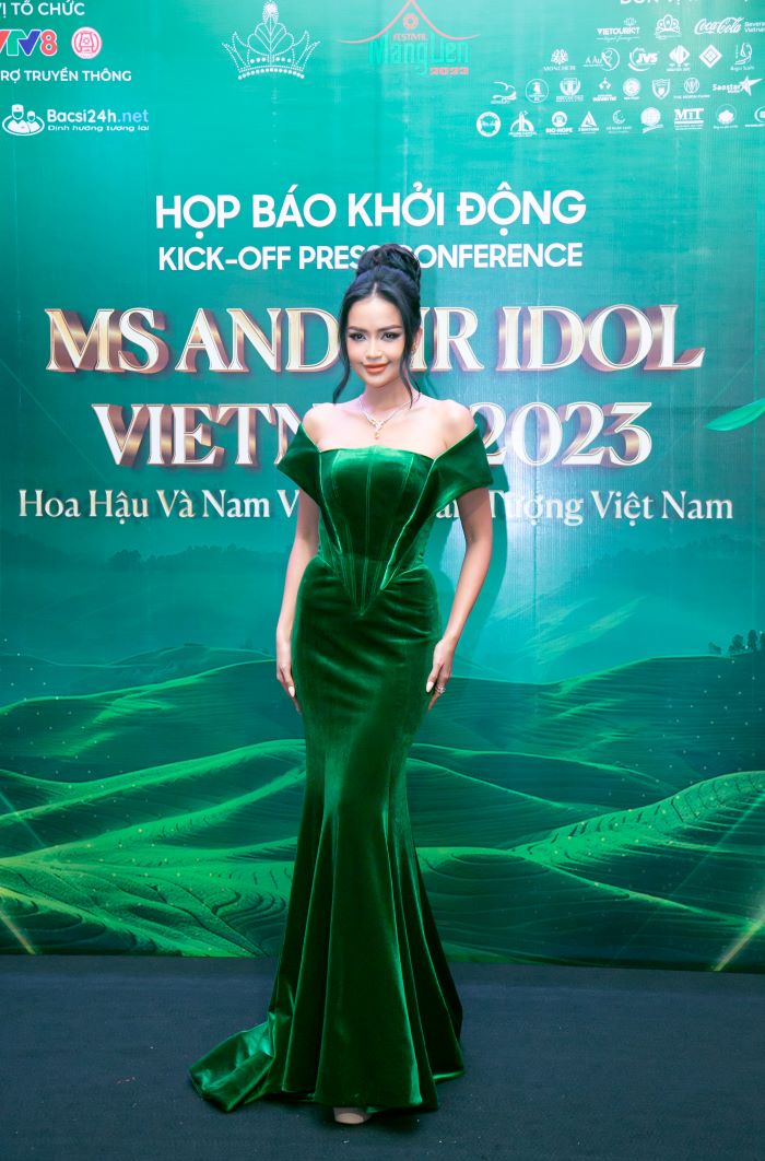 Hoa hậu Ngọc H&amp;acirc;n