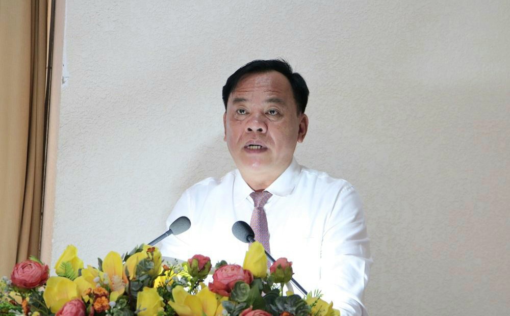Quyền Chủ tịch UBND tỉnh Đồng Nai V&amp;otilde; Tấn Đức th&amp;ocirc;ng qua Tờ tr&amp;igrave;nh, nghị quyết v&amp;agrave; kế hoạch dự kiến vốn đầu tư c&amp;ocirc;ng năm 2024 tại kỳ họp chuy&amp;ecirc;n đề HĐND tỉnh.