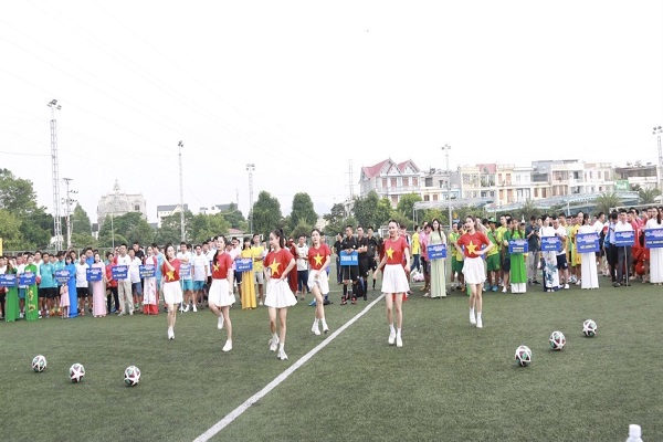 Tiết mục văn nghệ s&amp;ocirc;i động