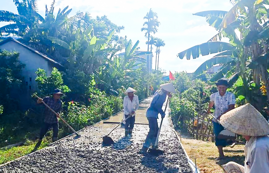 Người d&amp;acirc;n x&amp;atilde; Triệu Thuận tham gia l&amp;agrave;m đường giao th&amp;ocirc;ng n&amp;ocirc;ng th&amp;ocirc;n