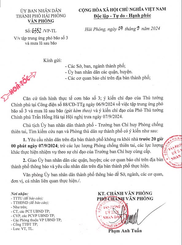 Để chủ động ph&amp;ograve;ng, chống b&amp;atilde;o, hạn chế thấp nhất thiệt hại về người v&amp;agrave; t&amp;agrave;i sản, UBND TP Hải Ph&amp;ograve;ng vừa ra c&amp;ocirc;ng văn số 6352/VP-TL về việc tập trung ứng ph&amp;oacute; b&amp;atilde;o số 3 v&amp;agrave; mưa lũ sau b&amp;atilde;o.