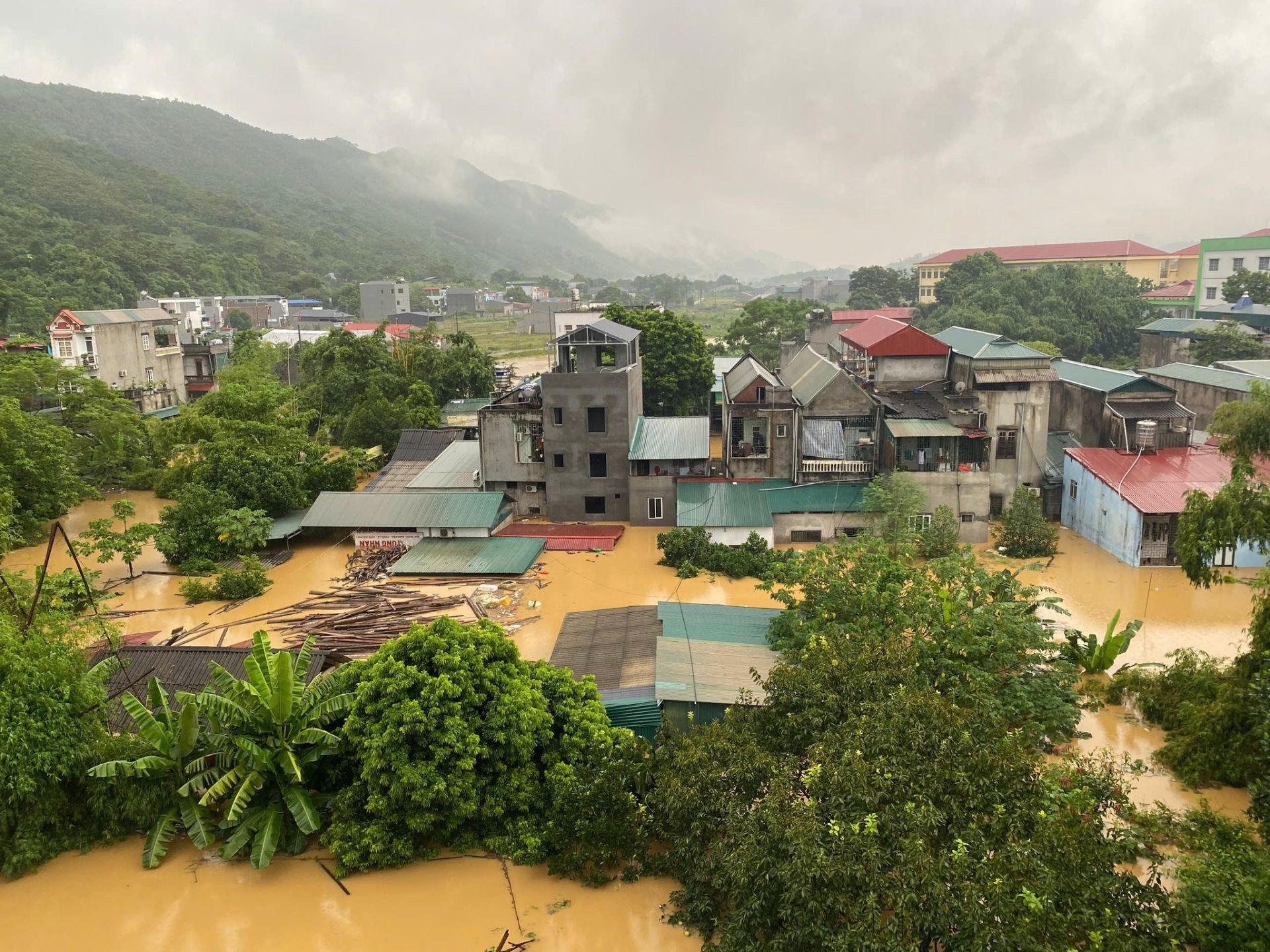 Mưa lớn tiếp tục g&amp;acirc;y ngập lụt tại L&amp;agrave;o Cai