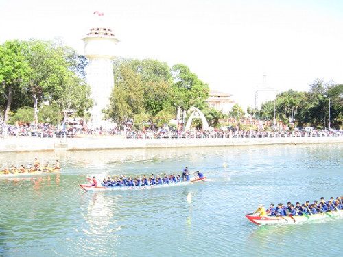 Lễ hội đua thuyền mừng Đảng, mừng Xuân Canh Tý trên sông Cà Ty (Phan Thiết)