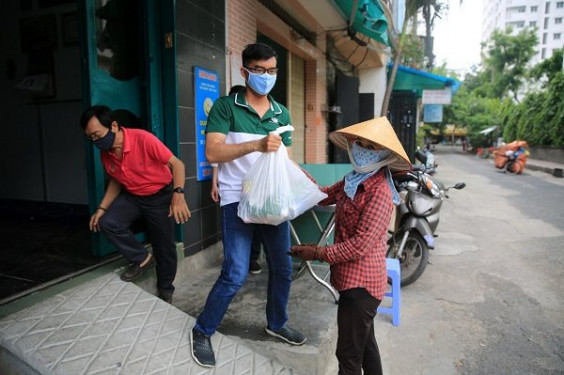 Có nên miễn thuế giá trị gia tăng lúc này?