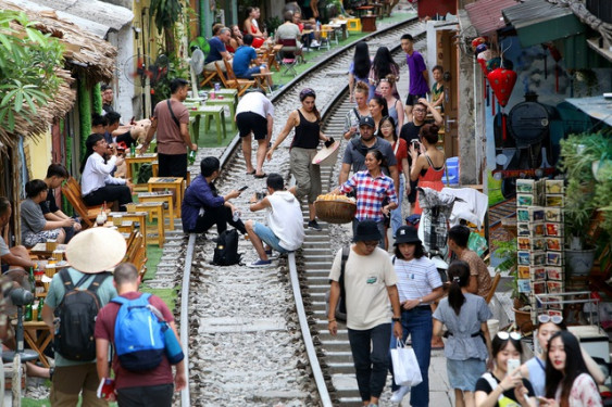 Giải tán điểm kinh doanh cà phê “xóm đường tàu”, nơi vạn người nô nức… “check-in”