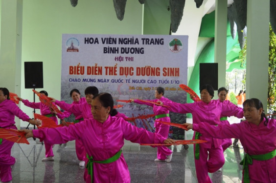 Hội thi Biểu diễn Thể dục dưỡng sinh năm 2018 tại Hoa viên Bình Dương