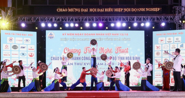 Chương trình nghệ thuật chào mừng thành công Đại hội Đảng bộ tỉnh Hòa Bình lần thứ XVII