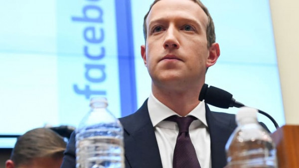 Facebook bắt đầu kiểm soát quyền lực của Mark Zuckerberg