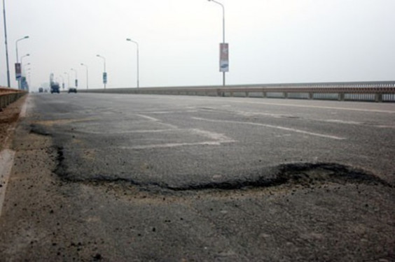 Sẽ có 3 phương án sửa chữa mặt cầu Thăng Long