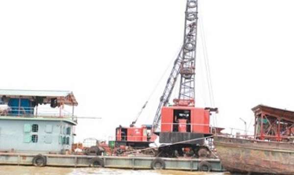 Khai thác cát bừa bãi: Ông Cục phó sốt sắng