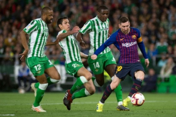 Messi lập hat-trick, Barca thắng dễ Betis