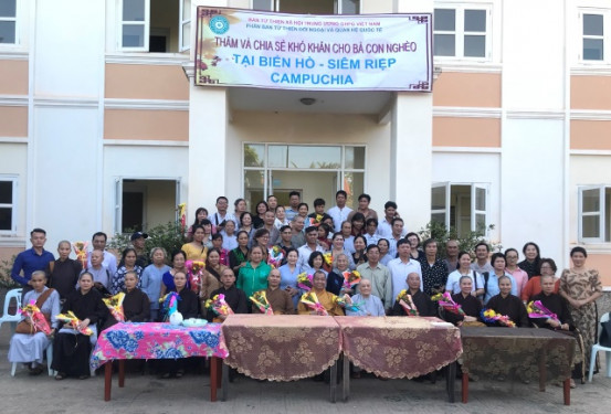 Thăm và hỗ trợ kiều bào Việt tại Biển Hồ, Siêm Reap, Campuchia