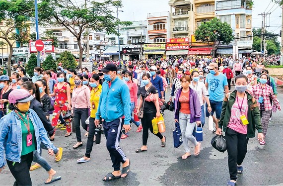 &amp;ldquo;B&amp;agrave;n tr&amp;ograve;n online&amp;rdquo; k&amp;iacute;ch cầu ti&amp;ecirc;u d&amp;ugrave;ng, vực dậy nền kinh tế