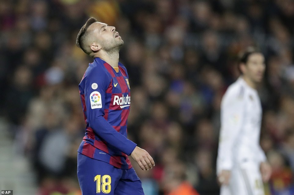 Barcelona v&amp;agrave; Real Madrid bất ph&amp;acirc;n thắng bại ở Nou Camp - 14