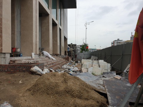 Cao ốc x&amp;amp;acirc;y vượt giấy ph&amp;amp;eacute;p nằm giữa trung t&amp;amp;acirc;m TP Hạ Long: Thiếu biện phạm xử l&amp;amp;yacute;!? - Ảnh 2.