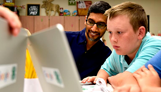 CEO Google lớn lên không có máy tính CEO Pichai trong một dự án lập trình cho học sinh tiểu học Mỹ. Ảnh: CNN.