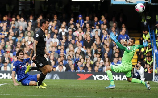 Chelsea 2-0 Brighton: Những sai lầm của đội kh&amp;aacute;ch - 11