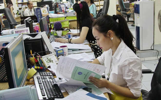 Ch&amp;iacute;nh s&amp;aacute;ch - Chuyển sang đ&amp;oacute;ng BHXH mức thấp hơn, lương hưu bị ảnh hưởng ra sao?