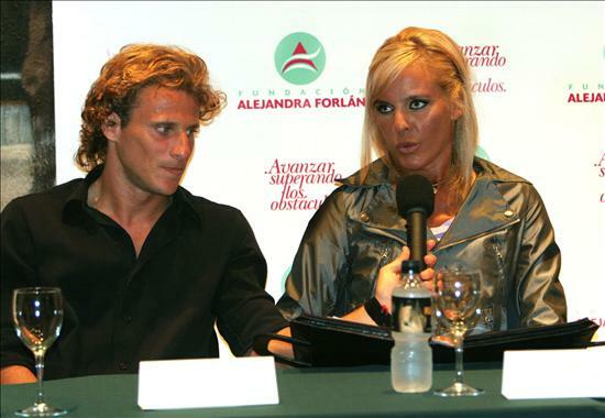 Diego Forlan - gã du mục vươn lên từ lời hứa với chị gái Vụ tai nạn từng khiến ggười chị Alejandra nguy kịch là động lực lớn, thôi thúc Forlan tiến lên trong bóng đá.