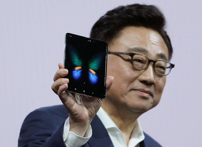 Điện thoại gập Galaxy Fold gi&amp;amp;aacute; 2000 USD sẽ l&amp;amp;agrave; một sự rủi ro lớn cho bất kỳ ai mua n&amp;amp;oacute; - ảnh 1