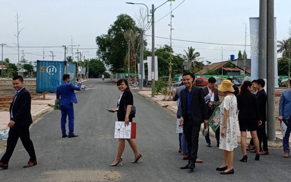 Giới đầu tư địa ốc rục rịch trở lại thị trường, vẫn c&amp;ograve;n t&amp;acirc;m l&amp;yacute; nghe ng&amp;oacute;ng